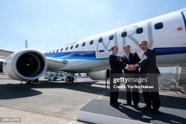 Hisakazu Mizutani , Mitsubishi Aircraft Corporation's president, Shunichi Miyanaga , Mitsubishi Heavy Industries' President and Chief Executive...