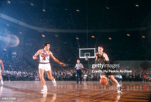 Tom Heinsohn of the Boston Celtics dribbles as Dolph Schayes of the Syracuse Nationals defends during an NBA game on November 3, 1957 at Onondaga War...