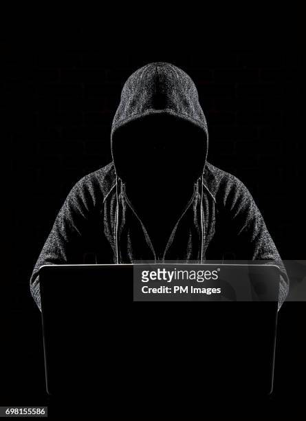 scary computer hacker - persona irriconoscibile foto e immagini stock