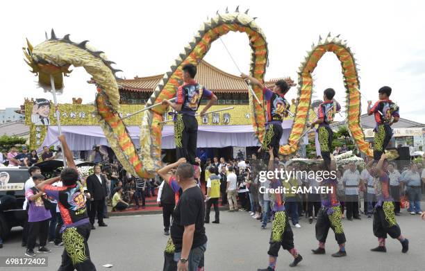 Dragon dancers perform outside a funeral hall during a ceremony for late Taiwanese celebrity Chu Ke-liang at a local funeral parlor in New Taipei...