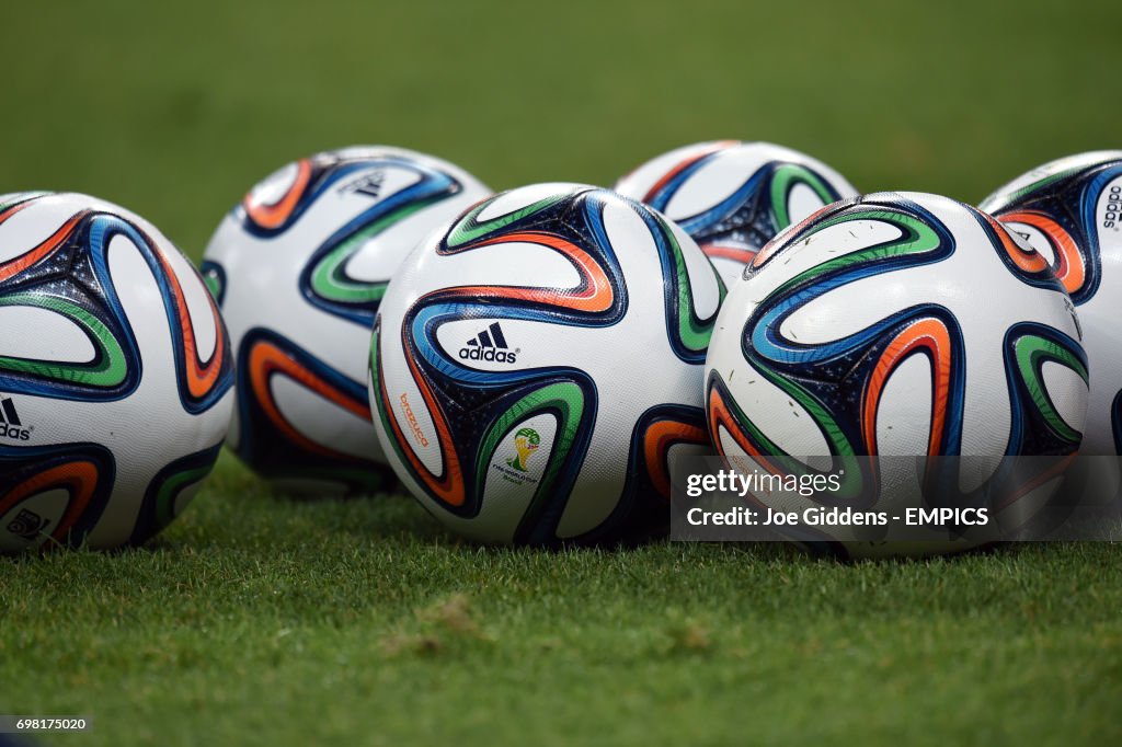 Soccer - FIFA World Cup 2014 - Group B - Spain v Netherlands - Netherlands Training Session - Arena Fonte Nova
