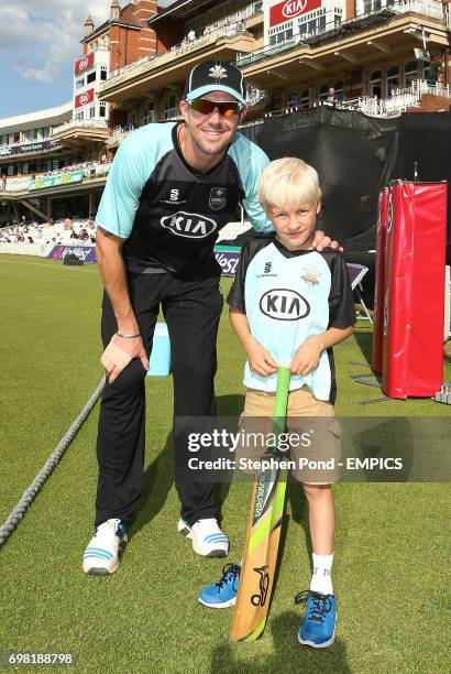 Surrey mascots with Kevin Pietersen before the game