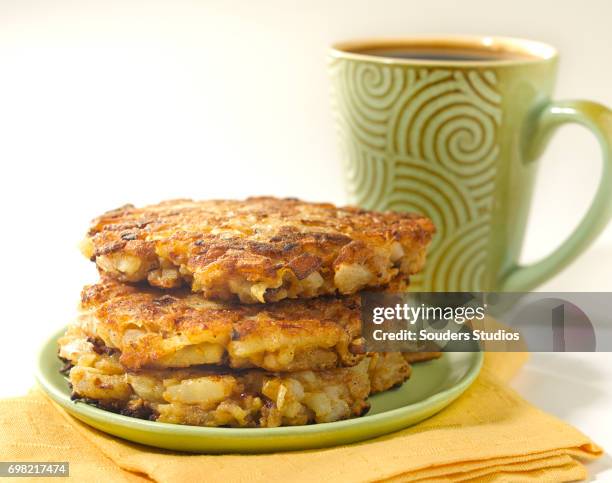 apple onion potato cakes - ポテトケーキ ストックフォトと画像