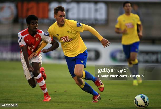 Derby County's Tom Naylor holds off challenge from Arsenal's Gedion Zelalem