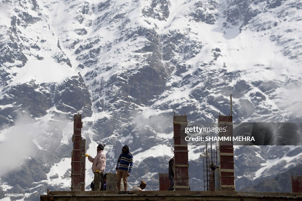 INDIA-HINDU-FLOODS