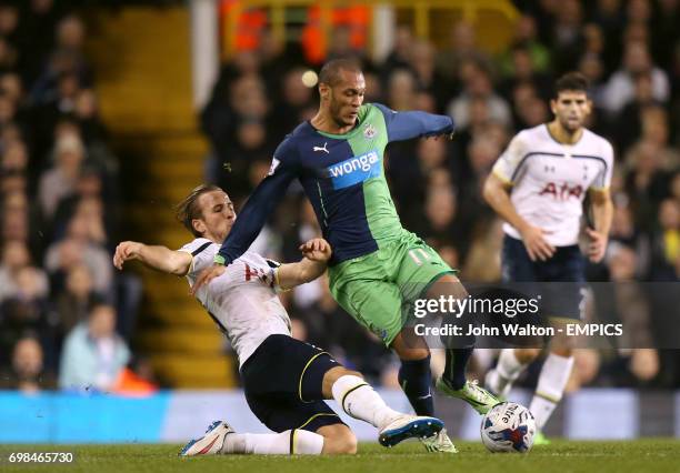 Newcastle United's Yoan Gouffran and Tottenham Hotspur's Harry Kane battle for the ball