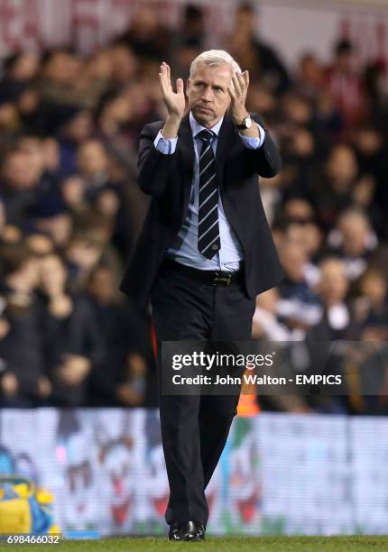 Newcastle United manager Alan Pardew applauds the fans after the final whistle