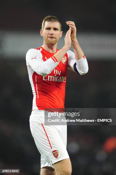 Arsenal's Per Mertesacker applauds the home fans after the final whistlec]