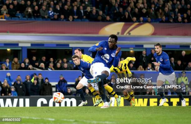 Everton's Romelu Lukaku scores his sides first goal of the game from the penalty spot