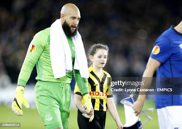 Everton's Tim Howard with a mascot before kick-off