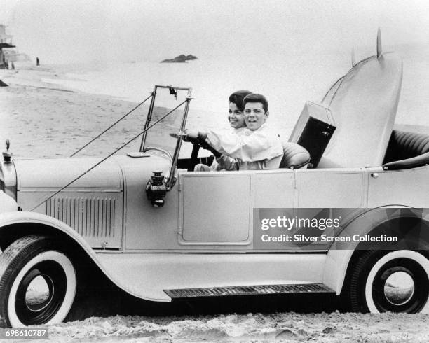 Frankie Avalon as Frankie and Annette Funicello as Dolores in the film 'Beach Party', 1963.