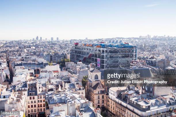 centre pompidou and the city of paris. - centre pompidou stockfoto's en -beelden