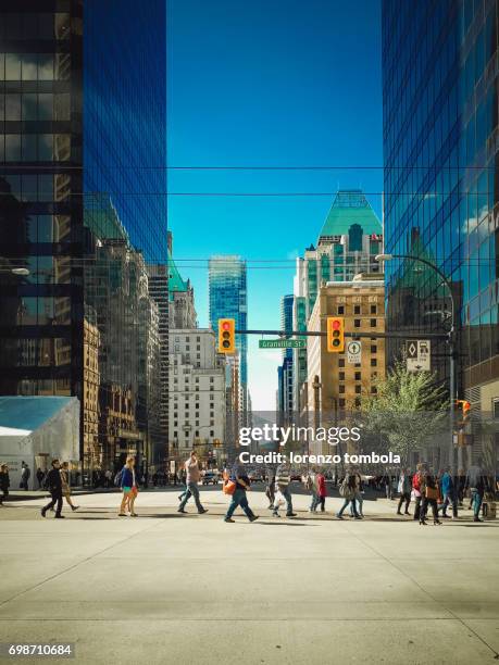 people walking on city street - vancouver canada stockfoto's en -beelden