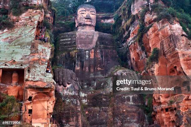 giant buddha of leshan - leshan - fotografias e filmes do acervo