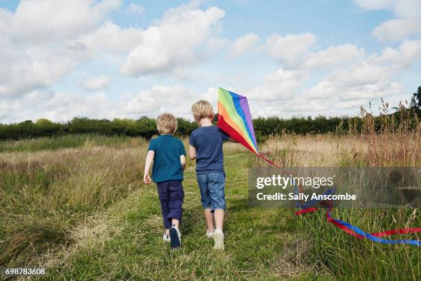 relaxed parenting - kite toy stock-fotos und bilder