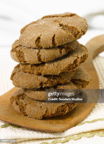 ginger snap cookies - ginger snap stockfoto's en -beelden