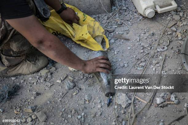 Commando of 7 men of the 1st brigade of the ISOF fights Daesh, house by house, to take control of Al Saha, one of the last districts of Mosul be...