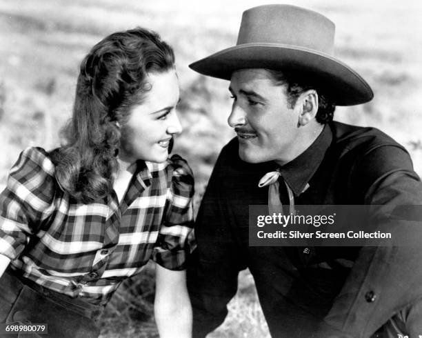 Actors Errol Flynn as Wade Hatton and Olivia de Havilland as Abbie Irving in the western 'Dodge City', 1939.