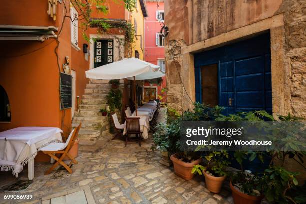 back street in old town, rovinj, istria, croatia - rovinj stock pictures, royalty-free photos & images
