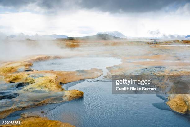 boiling mud pits in hverir, iceland - see mývatn stock-fotos und bilder