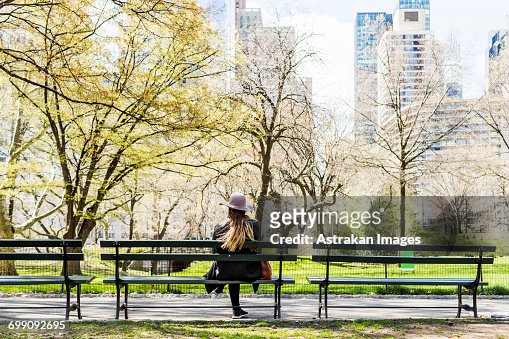 2,726 Nyc Park Bench Stock Photos, High-Res Pictures, and Images - Getty  Images