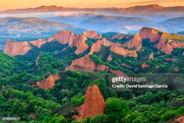 las medulas ancient roman gold mining site len province spain - leon fotografías e imágenes de stock
