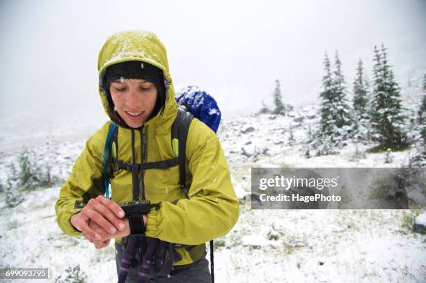 backpacking glacier creek wilderness - wildnisgebiet glacier peak stock-fotos und bilder