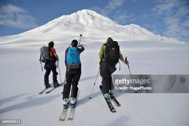 skiers ascend the northeast flanks of mt augustine - anchorage foto e immagini stock