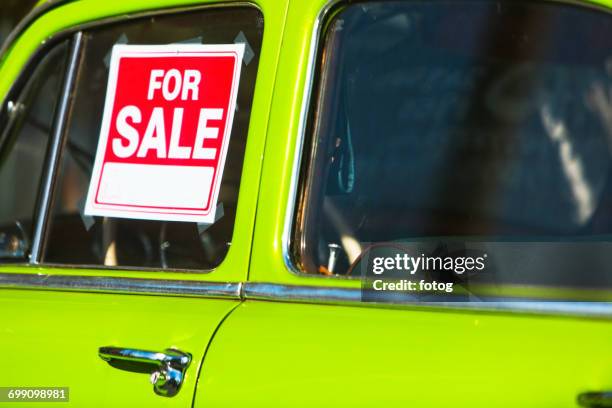 for sale sign on car window - for sale foto e immagini stock