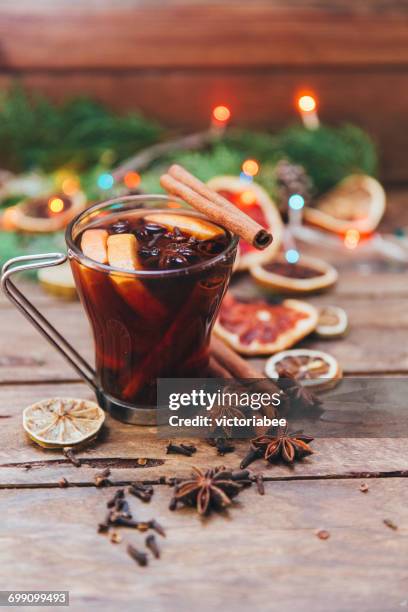 glass of mulled wine and ingredients - mulled wine stock pictures, royalty-free photos & images