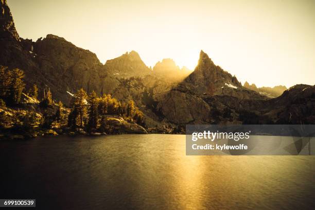 minaret lake at sunset, ansel adams wilderness, sierra nevada, california, america, usa - wildnisgebiet ansel adams stock-fotos und bilder