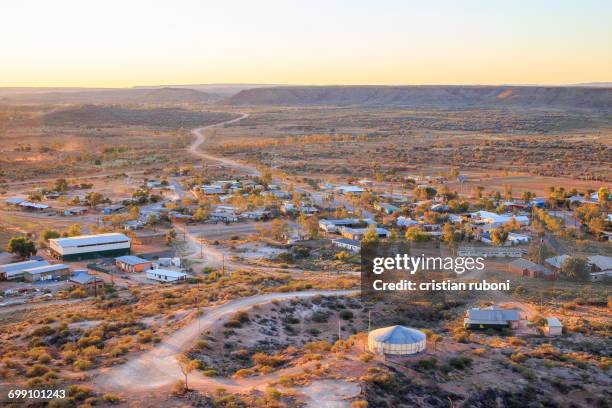 aboriginal reserve, alice springs, australia - northern territory australia 個照片及圖片檔