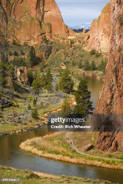 smith rock state park, oregon. - smith rock state park stockfoto's en -beelden