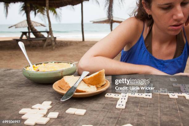woman eating lunch - jogo de palavras imagens e fotografias de stock