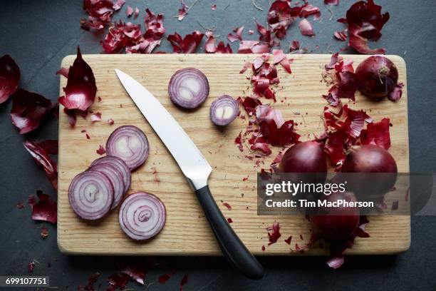 fresh red onions sliced on cutting board - halstock stock-fotos und bilder