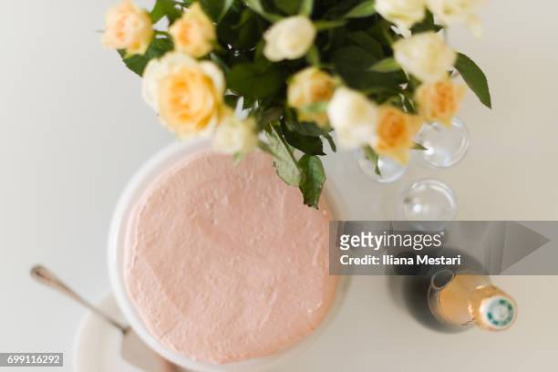 delicious giant raspberry macaron - macarons roses stock pictures, royalty-free photos & images
