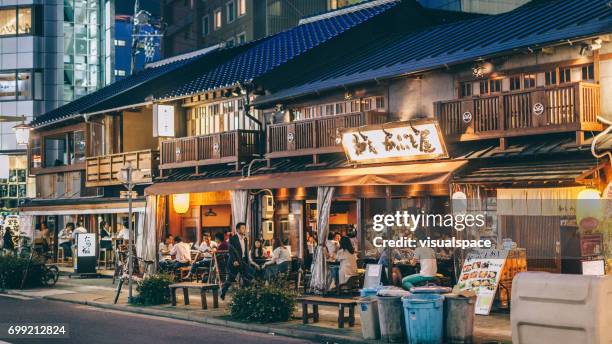 calle de nagoya en la noche - prefectura de aichi fotografías e imágenes de stock