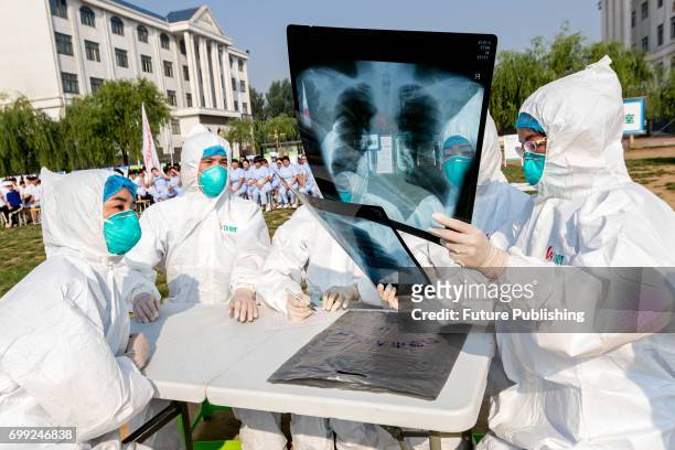 Health workers act in an exercise dealing with an outbreak of H7N9 avian flu on June 17, 2017 in Hebi, China. PHOTOGRAPH BY Feature China /