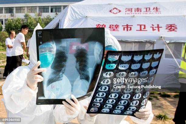 Health workers act in an exercise dealing with an outbreak of H7N9 avian flu on June 17, 2017 in Hebi, China. PHOTOGRAPH BY Feature China /