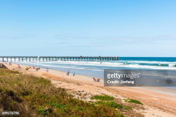 flagler beach - footsteps on a boardwalk bildbanksfoton och bilder