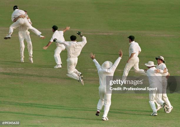 Australia celebrate winning the 5th Test match between England and Australia at Trent Bridge, Nottingham, 10th August 1997. The fielders for...