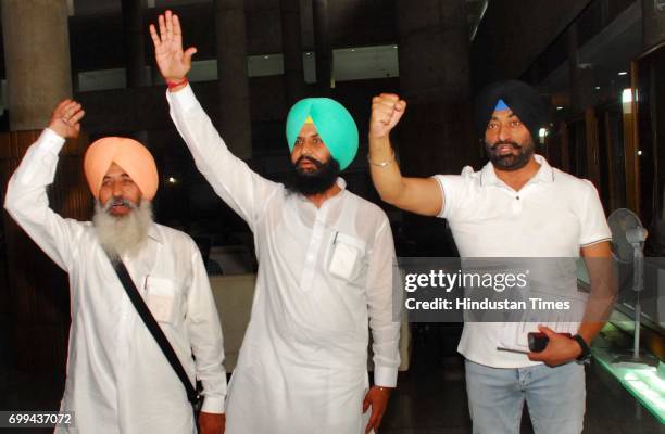 Punjab Lok Insaf Party and AAP party leaders protesting outside Punjab Vidhan Sabha Session on June 21, 2017 in Chandigarh, India.