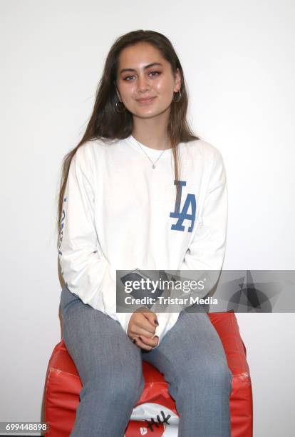 Jasmine Thompson Photos and Premium High Res Pictures - Getty Images