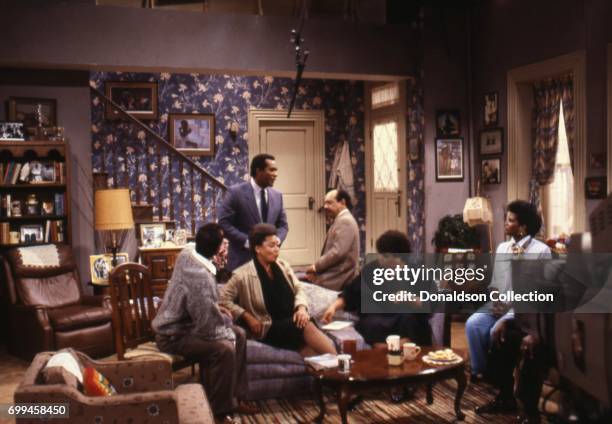 The cast of the TV show "Amen" including star Sherman Helmsley on set in September 1986 in Los Angeles, California.