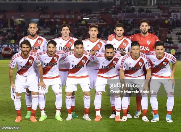 Players of River Plate pose for a team photo prior to a match between River Plate and Aldosivi as part of Torneo Primera Division 2016/17 at...