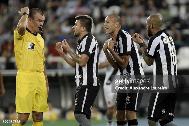 Victor Luis, Roger and Bruno Silva of Botafogo talks with the referee Leandro Vuaden during the match between Botafogo and Vasco as part of...