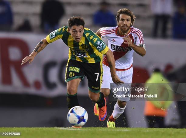 Pablo Luguercio of Aldosivi fights for ball with Leonardo Ponzio of River Plate during a match between River Plate and Aldosivi as part of Torneo...