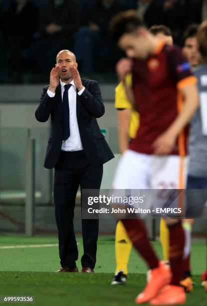 Real Madrid coach Zinedine Zidane shouts