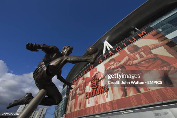 The statue of Dennis Bergkamp outside the Emirates Stadium