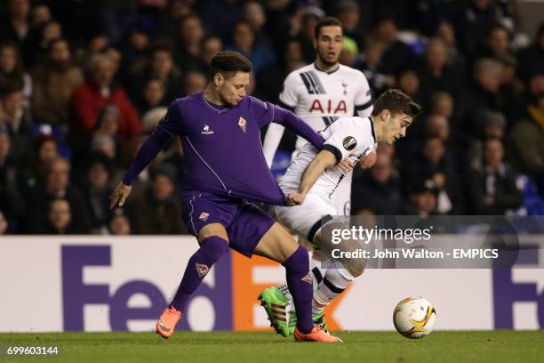 Fiorentina's Mauro Zarate pulls back on Tottenham Hotspur's Harry Winks